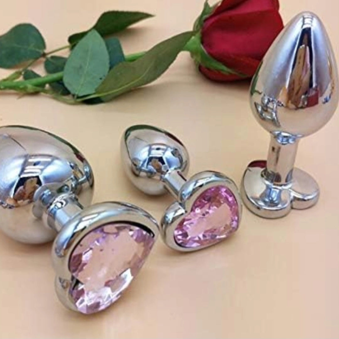 3Pcs Set Luxury Metal Butt Toys Heart Shaped Anal Trainer Jewel Butt Plug Kit S&M for Beginners Couples Large/Medium/Small. Experience the pleasure of fullness and anal stimulation.