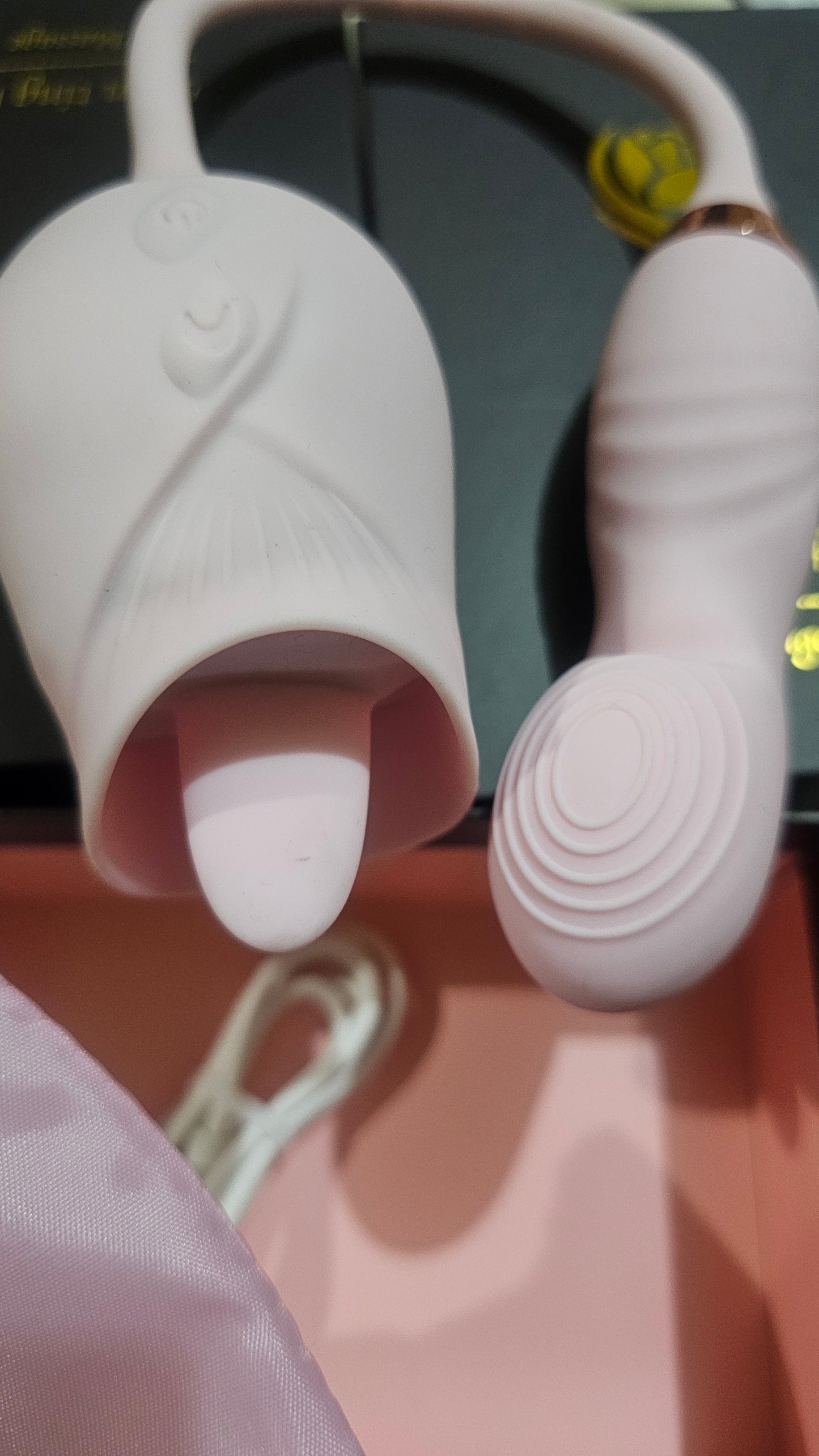 Licking Rose Fingering Design G-spot Vibrator.